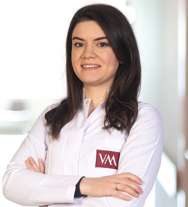 Dentist Zeynep Tunçludemir