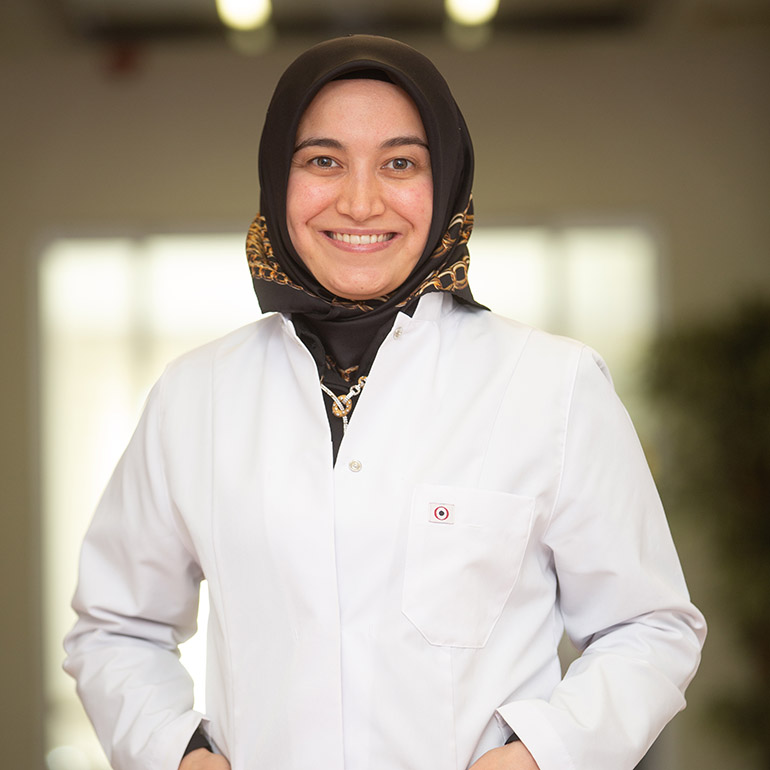 Op. Dr. Ümeyye Taka Aydın 