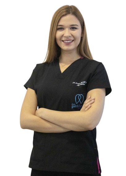 Dentist Ecem Ayık