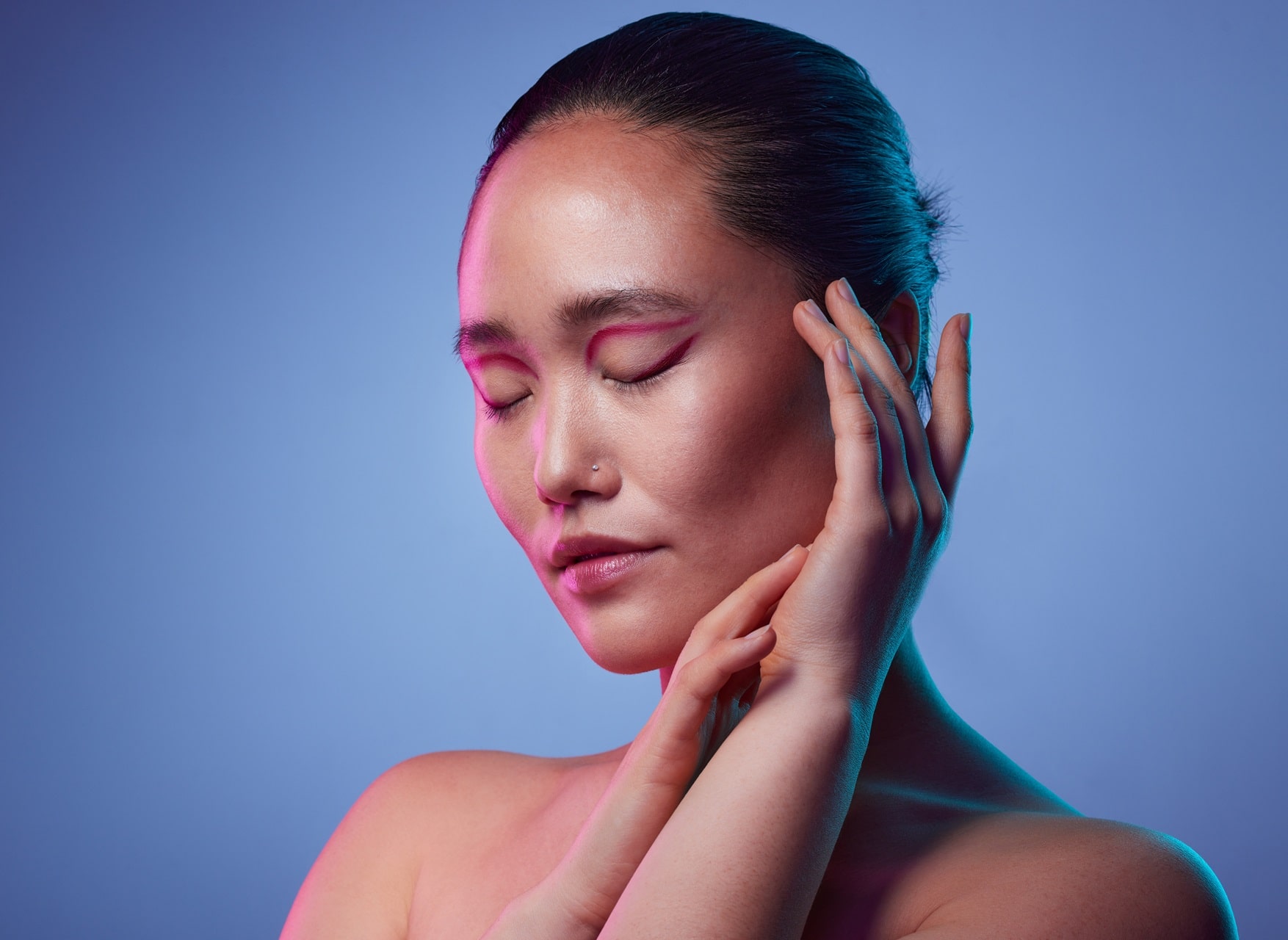 What foods should be consumed for skin health and beauty?