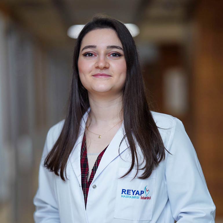 Dietitian Senanur Kaçar 